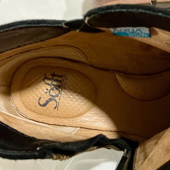 Sofft black suede "Aqua Soft" booties with side zipper, size 8.5 - Picture 4 of 6